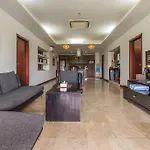 Quiet Central Seminyak 2Bd 2 Bath And Walk To Eat St