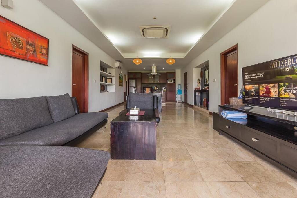 Quiet 2bd 2 Bath And Walk To Eat St Apartemen