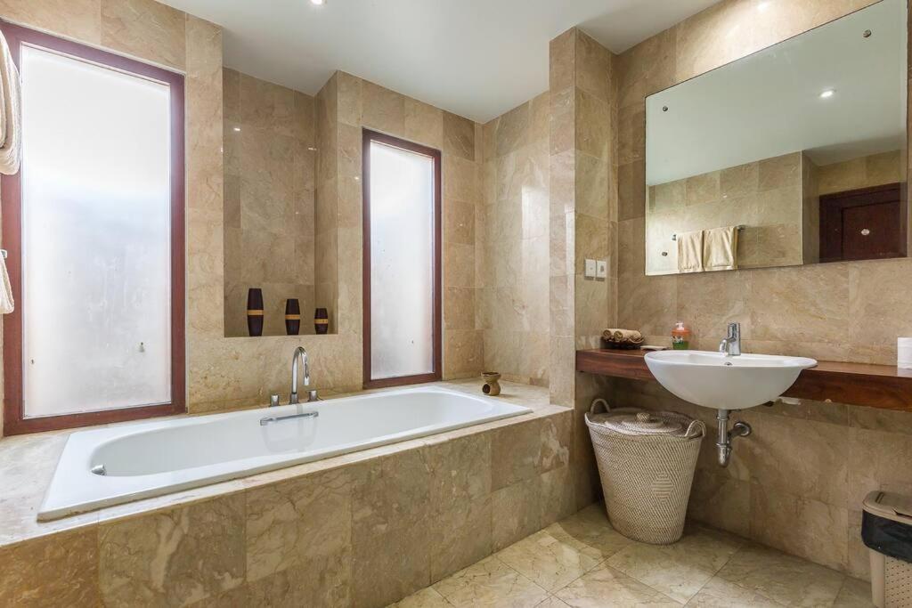 Quiet 2bd 2 Bath And Walk To Eat St